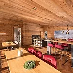 Skilodge Oberlech Frühstückspension