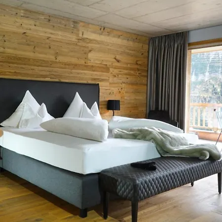 Bed and Breakfast Skilodge Oberlech 4*