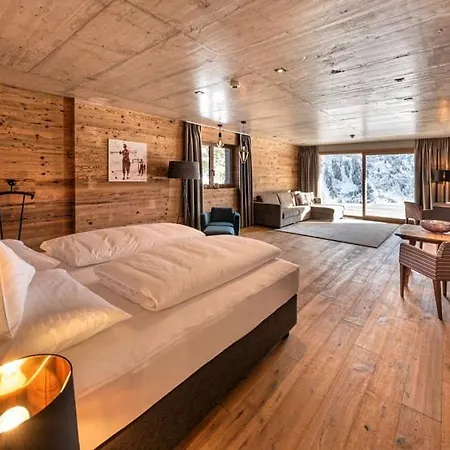 Bed & Breakfast Skilodge Oberlech 4*
